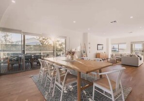 Dining - Morrison at Middleton
Surf, Sun, Sand and explore the best of the Fleurieu 🌊 (Middleton)