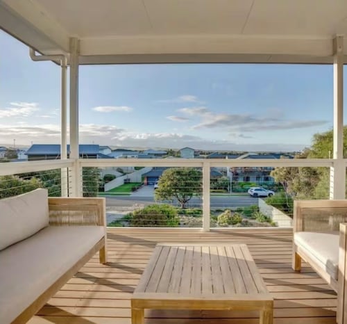 Morrison at Middleton
Surf, Sun, Sand and explore the best of the Fleurieu 🌊