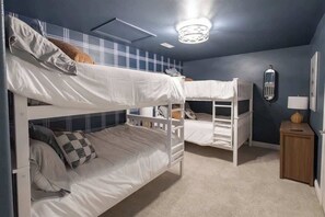 Desk, iron/ironing board, free WiFi, bed sheets - Lake Ozark Estate - Waterfront Getaway (Sunrise Beach)