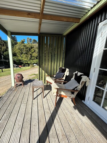 Off Grid 2-bedroom cabin in Onaero perfect for relaxing getaways