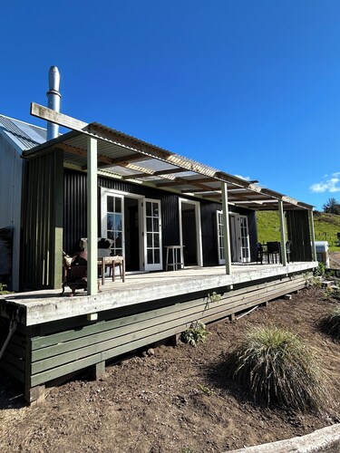 Off Grid 2-bedroom cabin in Onaero perfect for relaxing getaways