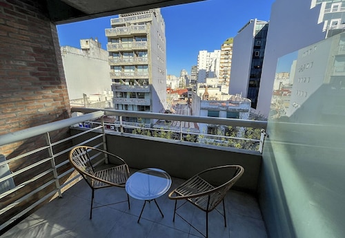 RentUp - Dpto con balcón y piscina