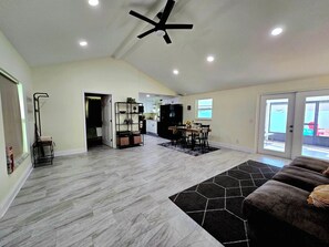 Interior - Breeze Retreat: Near TPA, Beaches & City Access. (Tampa)