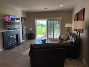 Interior - NEW! Sunrises! golf course view tennis/pickleball gym pools 2bed 2bth No stairs! (Palm Desert)