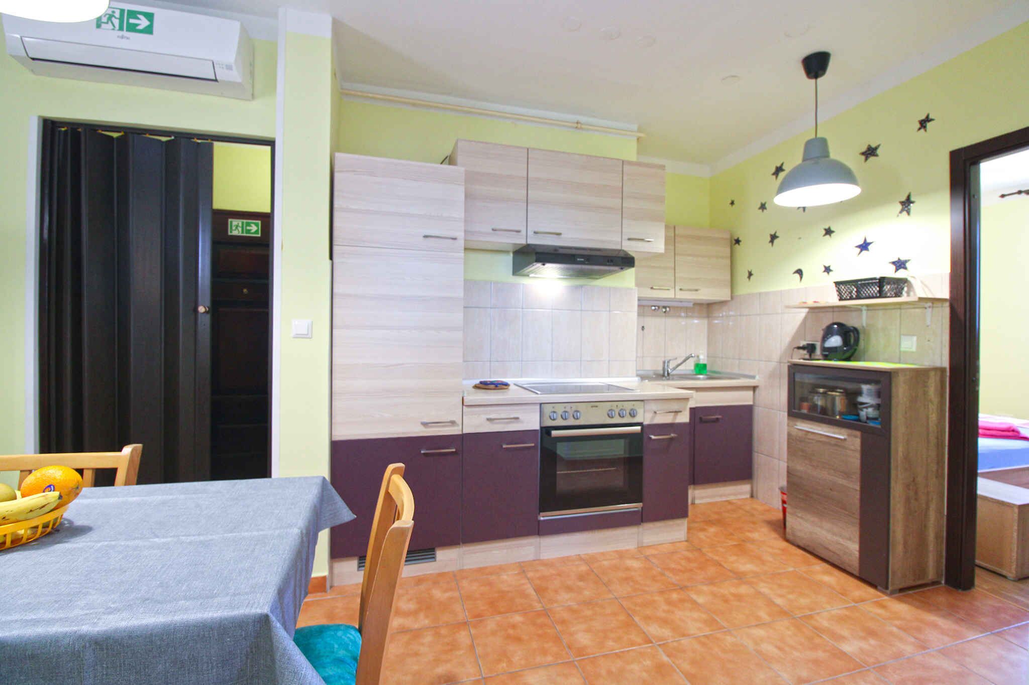 Réfrigérateur, four, plaque de cuisson