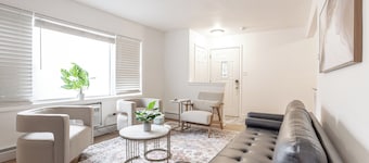 Stylish 2-Bedroom Condo â Easy Drive to Downtown Chicago & Midway Airport