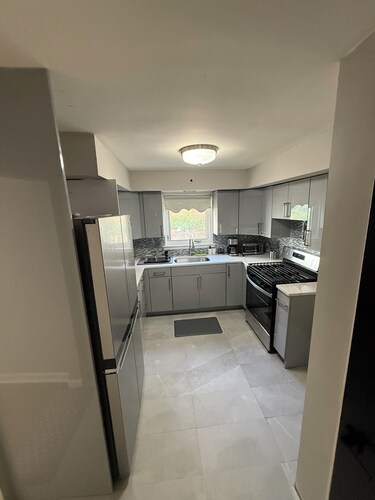 Peaceful 3-bedroom house with amenities in Jersey City