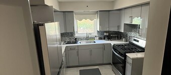 Peaceful 3-bedroom house with amenities in Jersey City