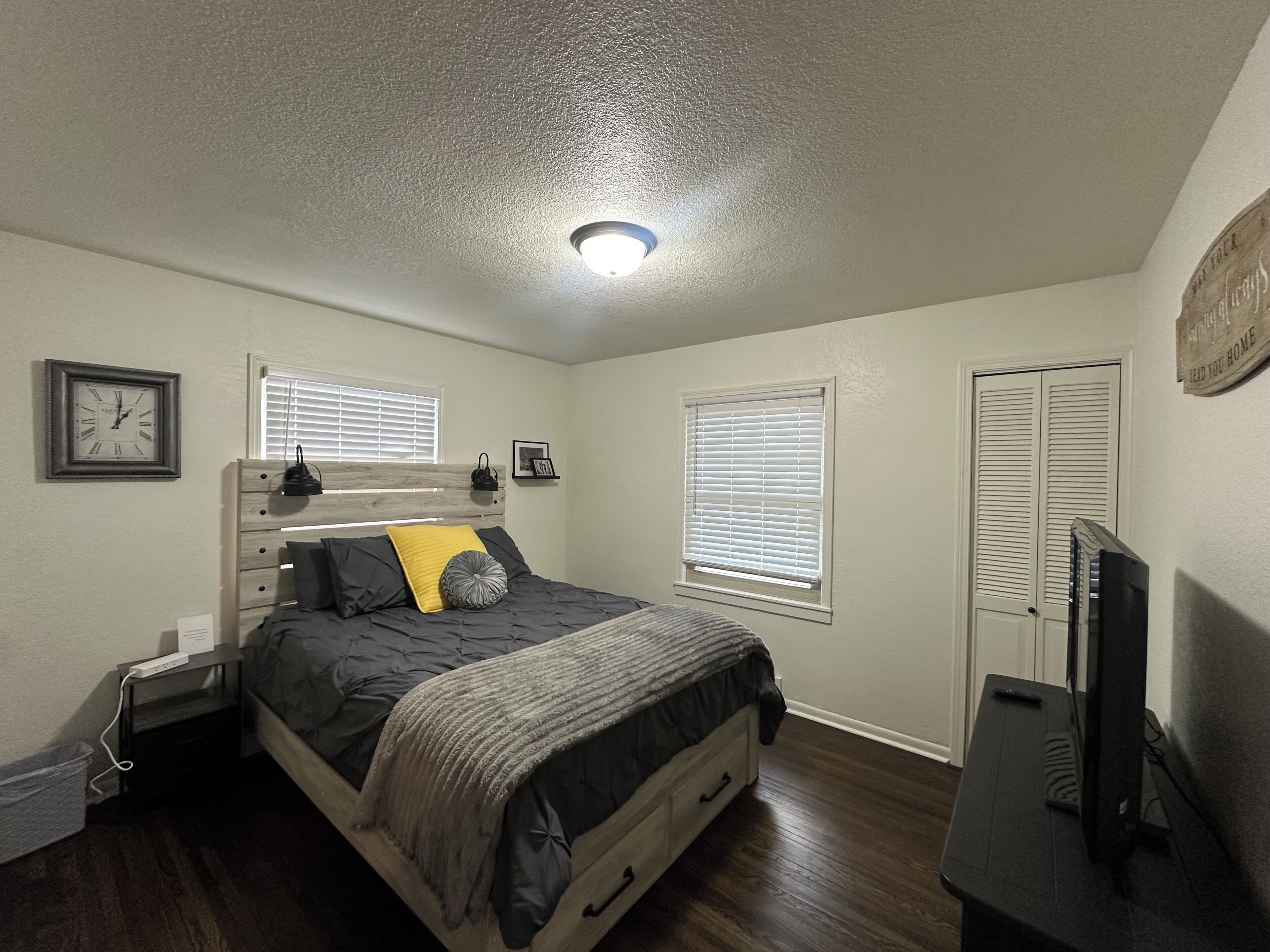 Iron/ironing board, free WiFi, bed sheets