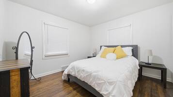 Iron/ironing board, free WiFi, bed sheets