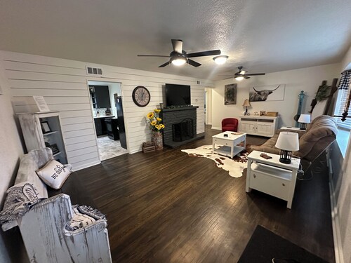 Peaceful, cozy home with firepit 