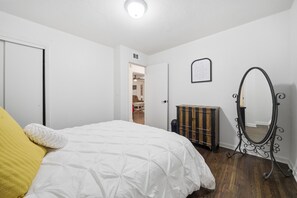 Iron/ironing board, free WiFi, bed sheets - Peaceful, cozy home with firepit  (Wichita)