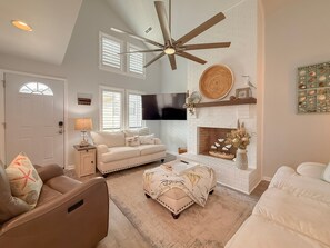 TV - Updated 3BR Beach House • 3 Blocks to Ocean • Fenced Yard • Grill (North Myrtle Beach)