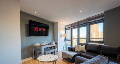 Elegant Leeds city Retreat with Spacious Balcony