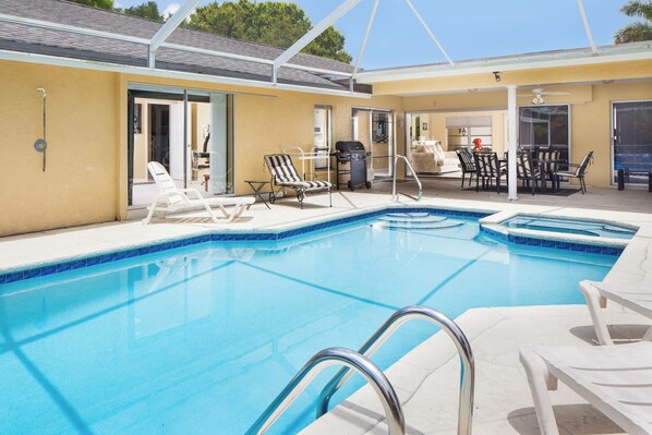 Outdoor pool - 3BR/3BA pool home/pet friendly in the heart of Naples near the beach (Naples)