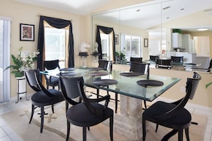 Dining - 3BR/3BA pool home/pet friendly in the heart of Naples near the beach (Naples)