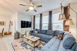 TV - Rooftop Ocean View + Pool + Golf Cart (Port Aransas)