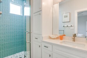 Shower, hair dryer, towels - Rooftop Ocean View + Pool + Golf Cart (Port Aransas)