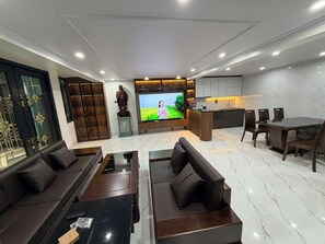 Living area - The white villa - perfect for Families & Friends (Hà Nội)