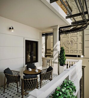 Outdoor dining - The white villa - perfect for Families & Friends (Hà Nội)