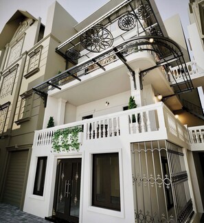 Exterior - The white villa - perfect for Families & Friends (Hà Nội)