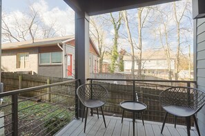 Terrace/patio - 5 Points East Nashville Luxury | 2 King Suites, Wet Bar & Dual Decks | Sleeps 12 (Nashville)