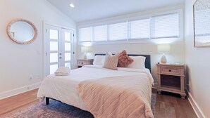 Unclassified image, 4 of 37, button - 5 Points East Nashville Luxury | 2 King Suites, Wet Bar & Dual Decks | Sleeps 12 (Nashville)