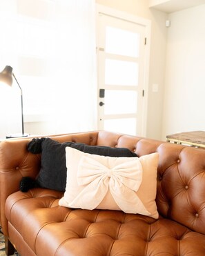 TV - East Nashville Bachelorette | Private Stage | 4BR Sleeps 10 (Nashville)