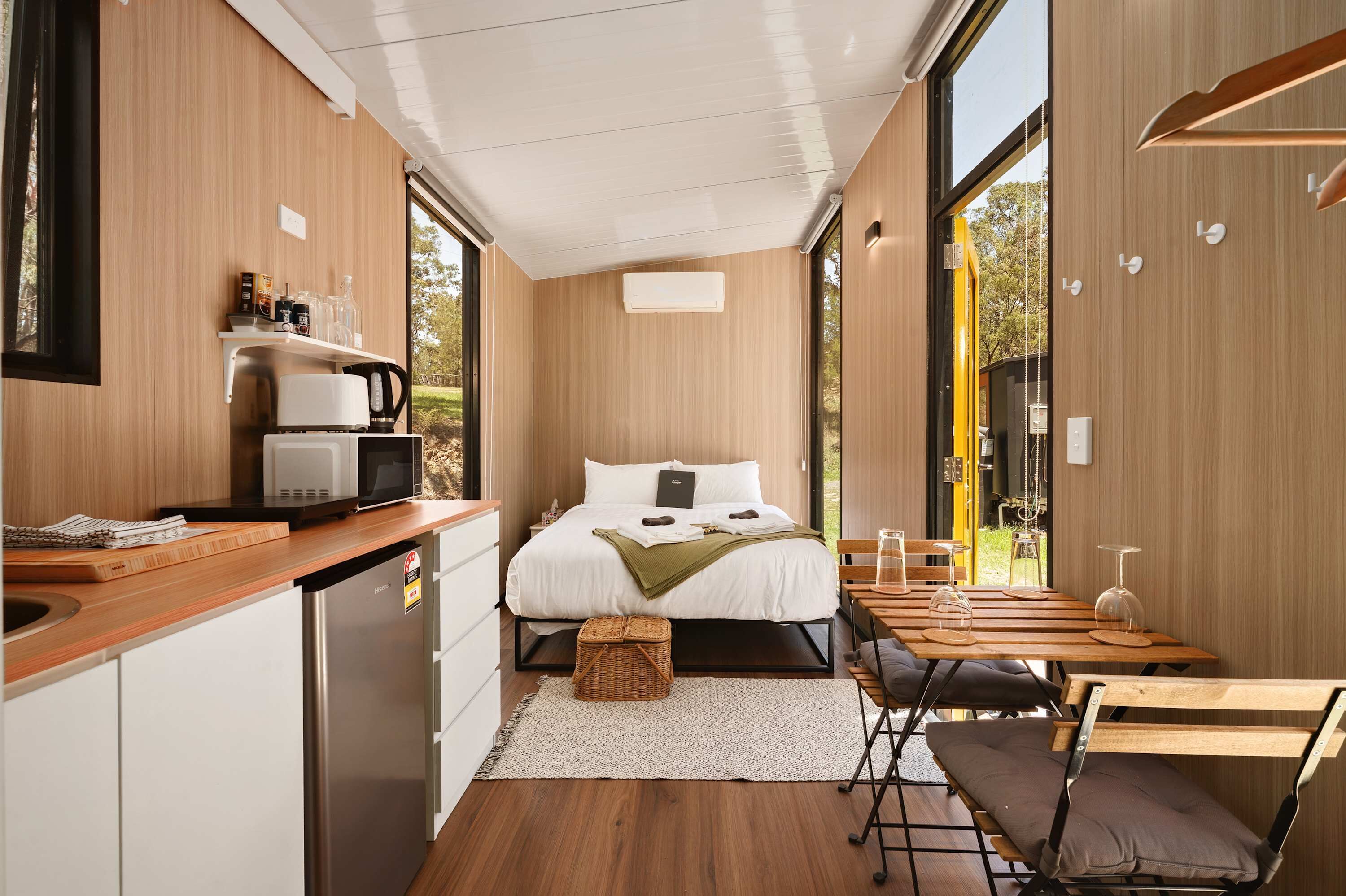 1 bedroom, bed sheets