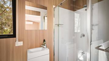 Shower, hair dryer, towels, shampoo