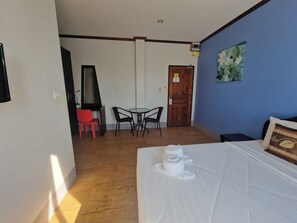 Desk, laptop workspace, free WiFi - Rim Khao Resort Lanta (Ko Lanta)