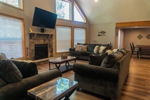 Smart TV, fireplace, table football - Silver Spring Lodge by PMR, 8BR Lake View, Hot Tub, Game Room, Fire Pit (Lake Harmony)