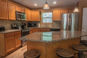 Fridge, microwave, oven, stovetop - Silver Spring Lodge by PMR, 8BR Lake View, Hot Tub, Game Room, Fire Pit (Lake Harmony)