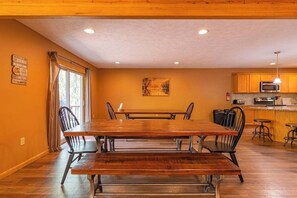 Dining - Mountain View Lodge by PMR, 8BR, Game Room, Hot Tub, Fire Pit, Sleeps 22 (Lake Harmony)