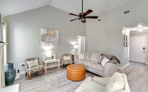 Living area - Peaceful 3-bedroom house in Brandon (Brandon)