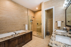 Hair dryer, bidet, towels, soap - Luxury 3-Bed Villa in Britannia near Camana Bay (George Town)