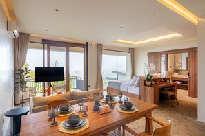One Bedroom Luxury Serenity Cabin | 迷你吧、書桌、免費無線上網、床單
