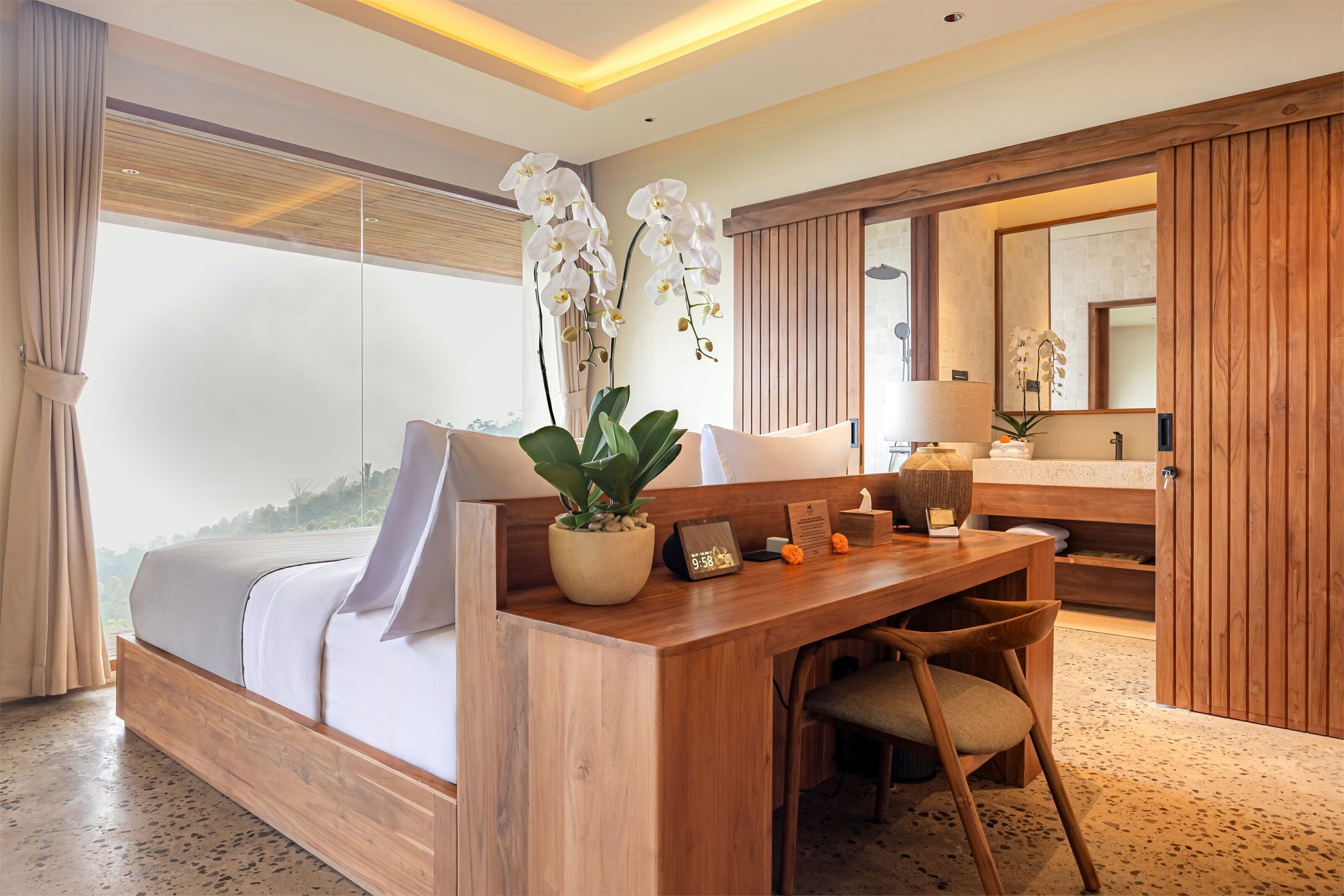 One Bedroom Luxury Serenity Cabin | Ropa de cama de alta calidad, minibar, escritorio y wifi gratis 
