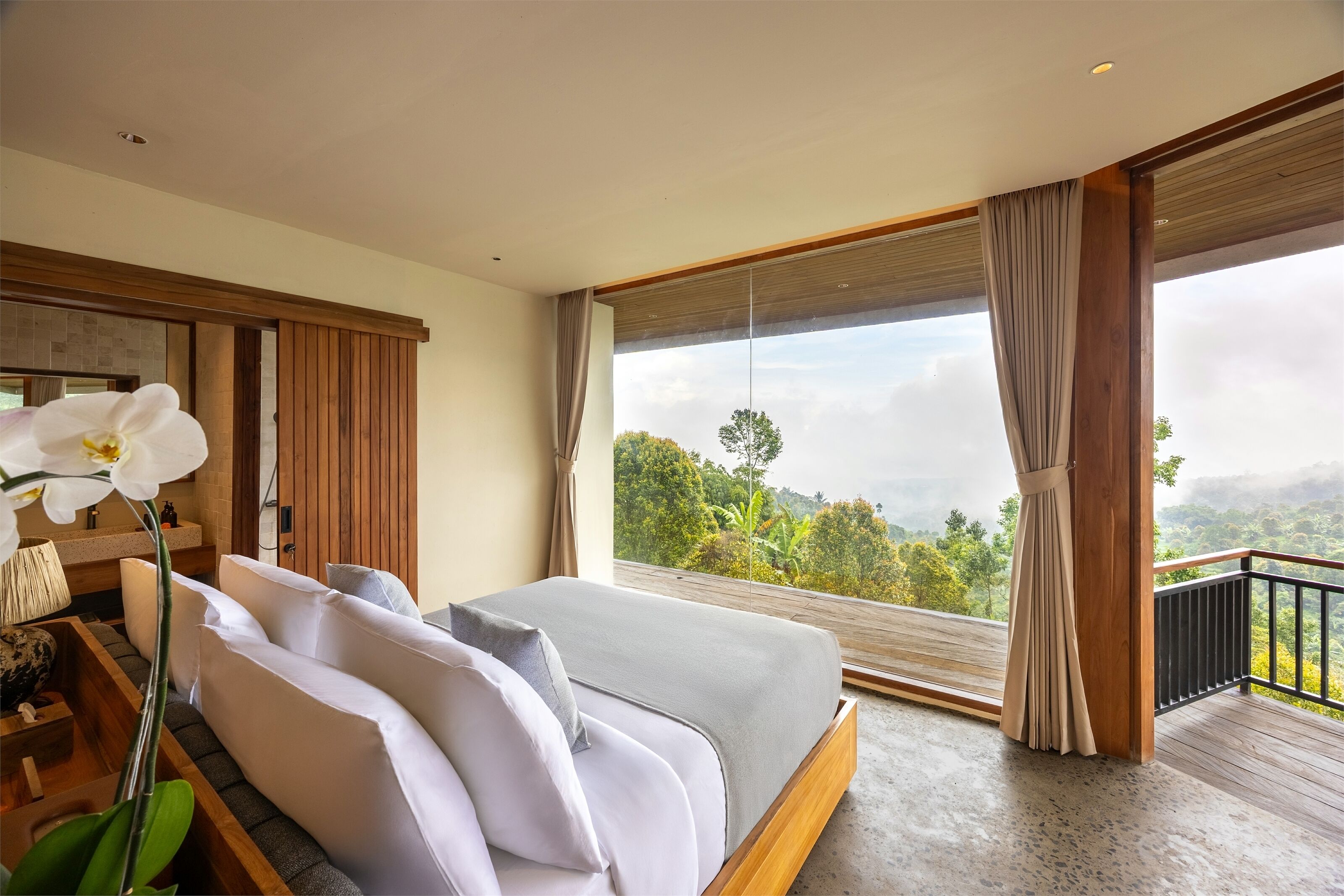 One Bedroom Luxury Panoramic Cabin | Premium bedding, minibar, desk, free WiFi