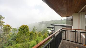 One Bedroom Luxury Serenity Cabin | Balcony