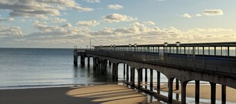 Seabreeze Penthouse Suits Bournemouth Boscombe-8 Minutes walk to the beach