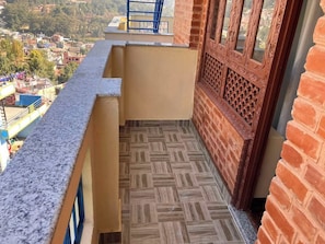 المنطقة المحيطة بالمنشأة