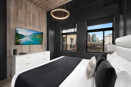 Uptown Condo w/ Skyline Views, Pool, Free Parking