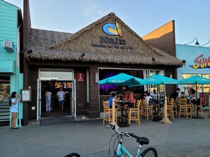 Outdoor dining - Luxury Shoal Harbor Retreat – Walk to Beach + Pool (Rehoboth Beach)