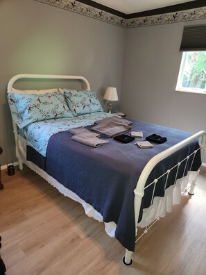 1 chambre, fer et planche à repasser, Wi-Fi gratuit, draps fournis