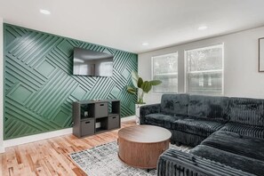 TV, fireplace, offices - East Atlanta Village 5 Bedroom Retreat (Atlanta)