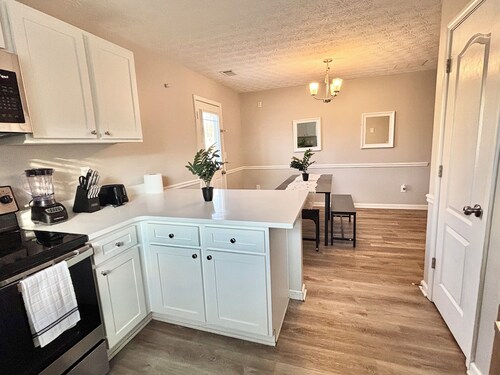 Spacious 5-bedroom Game House in beautiful Jonesboro with AC and Home Gym