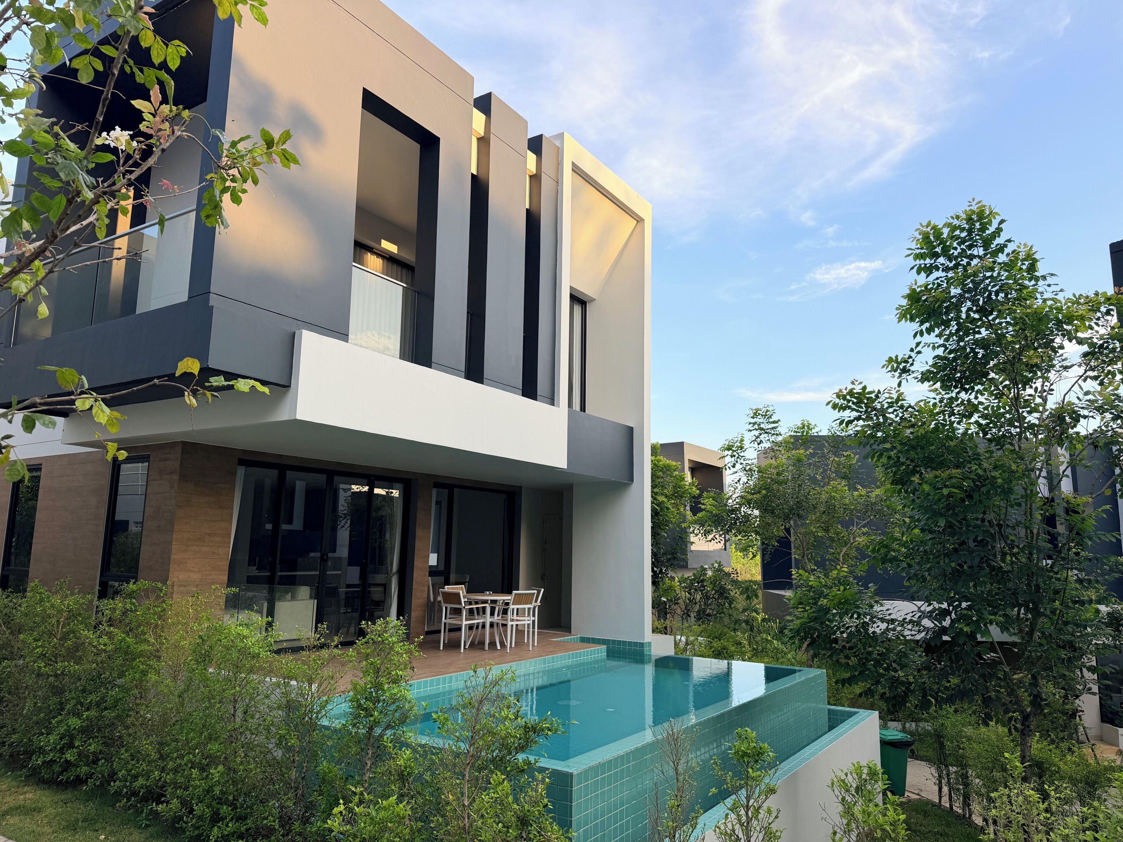 Executive villa | Individueel gedecoreerd, een bureau, een laptopwerkplek