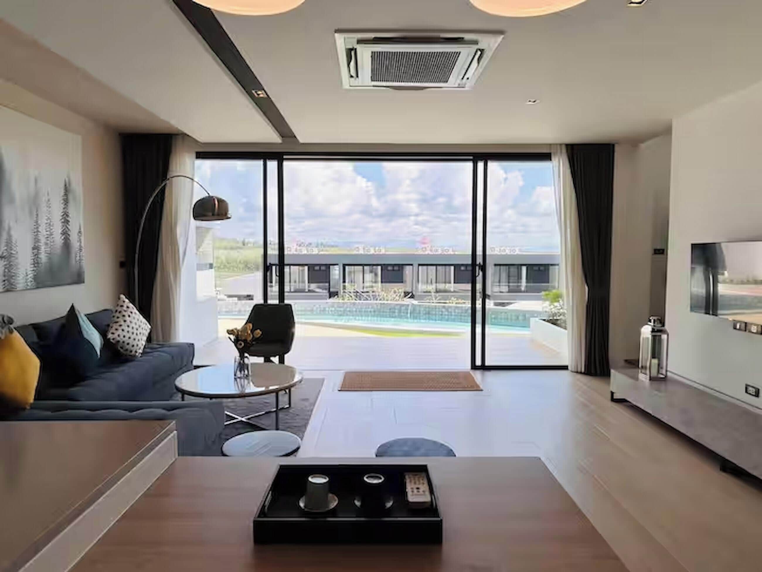 Biệt thự Cao cấp, quang cảnh hồ bơi | Bàn, khu vực làm việc phù hợp cho laptop, màn/rèm cản sáng 