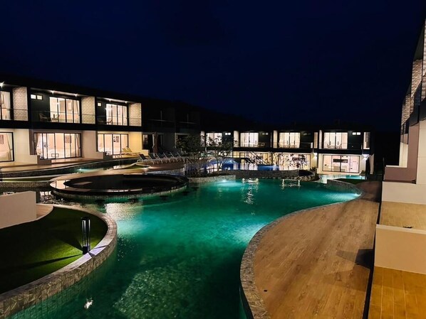 10 outdoor pools - Tierra Utopia (Mai Khao)